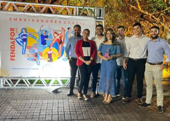 Diretora do Grupo Carmehil recebe troféu Fendafor de responsabilidade cultural