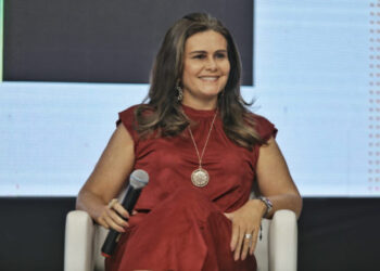 Presidente do Visite Ceará, Ivana Bezerra recebe homenagem na Assembleia Legislativa 
