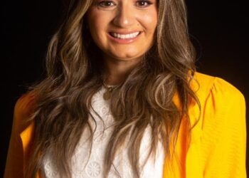 Digital influencer Cleane Fontenele lança mentoria voltada para ampliar negócios na internet