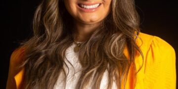 Digital influencer Cleane Fontenele lança mentoria voltada para ampliar negócios na internet