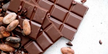 Dia Mundial do Chocolate tem itens com até 50% de desconto no Mercadinhos São Luiz