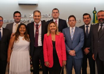 Presidente da OAB-CE é homenageado com Medalha Alencarina do Mérito Judiciário do TRT-7