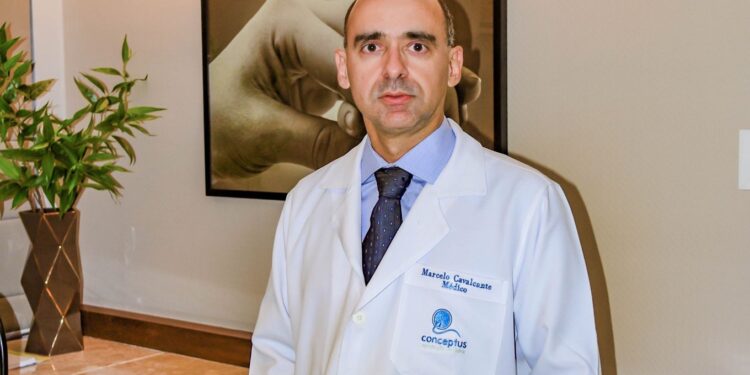 Médico cearense Marcelo Cavalcante tem capítulo publicado em obra de autora americana 