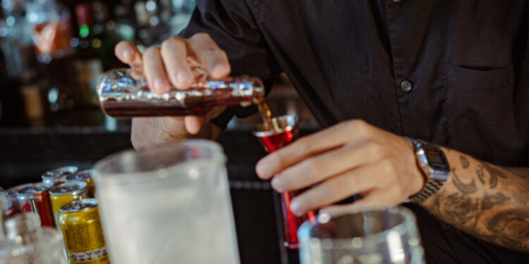 Mixologista do grupo HOST, Pablo Mello compete na Campari Bartender Competition 2022, em São Paulo