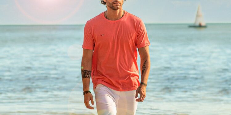 Zefirelli lança campanha de férias “Vista o Sol” com peças que valorizam conforto e estilo