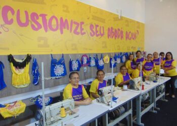 Associação de Costureiras do Vicente Pinzón recebe qualificação pelo Instituto JCPM para customização de abadás  