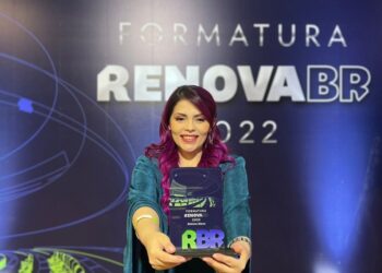 Advogada Patrícia Marxs recebe, em Brasília, diploma da escola de educação política RenovaBR