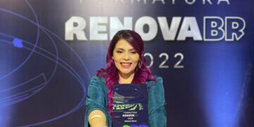 Advogada Patrícia Marxs recebe, em Brasília, diploma da escola de educação política RenovaBR