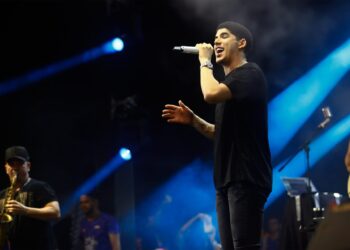 Zé Vaqueiro estreia no Fortal com show marcante até o amanhecer