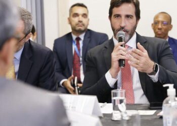 Diretor de negócios da Apex-Brasil, Lucas Fiuza apresenta condições das ZPEs para comitiva da Mitsubishi Corporation do Brasil S.A