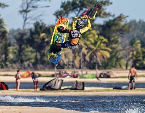 Dia do Kitesurf será comemorado com o ‘Downwind da Capital’ e conta com a presença do tetracampeão mundial Carlos Mário Bebê