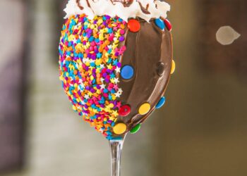 Grupo Trevo oferta famosa Taça da Felicidade com desconto especial