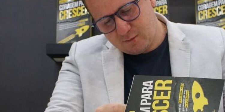 Autor de Best Seller, executivo Marcos Freitas  participa da Bienal Internacional do Livro de SP