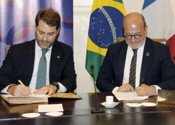 Desenvolve SP assina parceria com Agência Francesa de Desenvolvimento para inclusão financeira de mulheres