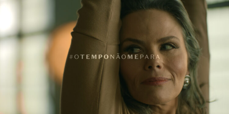 “O tempo não (me) para”: O Boticário comemora 45 anos com campanha que propõe olhar otimista sobre recomeços na maturidade