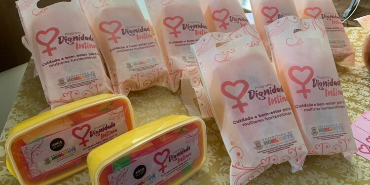 Arca Plast realiza doação de potes para absorventes para jovens de Horizonte