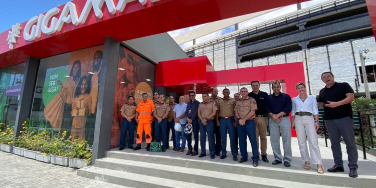 Shopping Giga Mall recebe representantes do Corpo de Bombeiros para apresentar o empreendimento