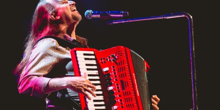 Dorgival Dantas e Mimi Rocha animam o público do Festival da Lagosta neste sábado (13)