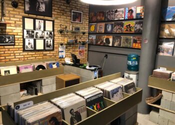 DISCO DE VINIL E SERVIÇOS DE BARBEARIA  SÃO DICAS  DE PRESENTE PARA O DIA DOS PAIS