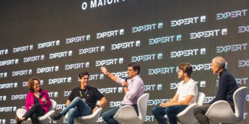 EXECUTIVOS DE GRANDES EMPRESAS BRASILEIRAS DEFENDEM QUE O FUTURO DO PAÍS ESTÁ NA EDUCAÇÃO