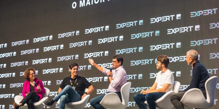 EXECUTIVOS DE GRANDES EMPRESAS BRASILEIRAS DEFENDEM QUE O FUTURO DO PAÍS ESTÁ NA EDUCAÇÃO