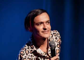 Humorista Cremosinho realiza show de comédia stand-up em Fortaleza