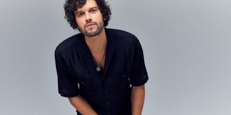 Davi Cartaxo divulga setlist do seu primeiro álbum ‘DAVI’, assinado pela Deckdisc