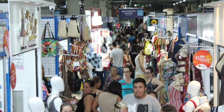 Com roupas a partir de R$10,00, Centro Fashion Fortaleza realiza 8ª edição do bazar, com início no próximo sábado (3)