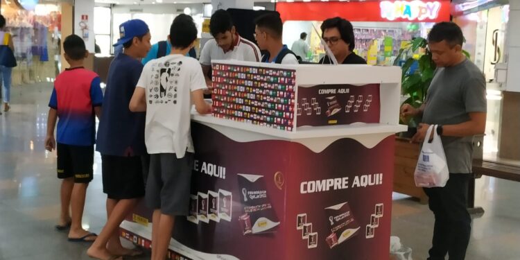 Shopping Benfica cria espaço interativo para troca de figurinhas da Copa do Mundo 