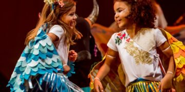 Espetáculo infantil Passarinhos, com entrada gratuita, chega a Maracanaú com apresentação no dia 7 de setembro no Teatro Dorian Sampaio 