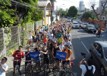 Colégio Darwin promove passeio ciclístico em comemoração ao mês dos pais  