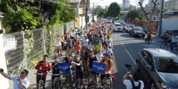 Colégio Darwin promove passeio ciclístico em comemoração ao mês dos pais  