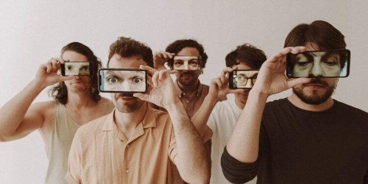 Sulamericana lança seu primeiro álbum no Teatro São José