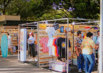 Auê Feira Criativa retorna à Praça das Flores neste sábado (10), com vasta programação e shows gratuitos dos Transacionais e de Mateus ‘Fazeno Rock’