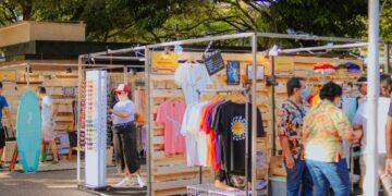 Auê Feira Criativa retorna à Praça das Flores neste sábado (10), com vasta programação e shows gratuitos dos Transacionais e de Mateus ‘Fazeno Rock’