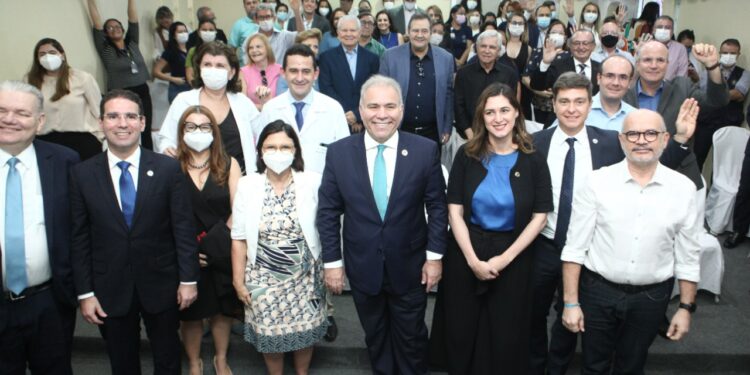 Ministro da Saúde, Marcelo Queiroga e a Ministra da Mulher, da Família e dos Direitos Humanos, Cristiane Britto, visitam o Sopai Hospital Infantil Filantrópico na tarde desta segunda-feira (12)