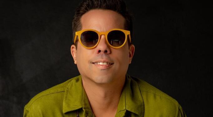 DJ Tai é convidado para o show da banda Maneva