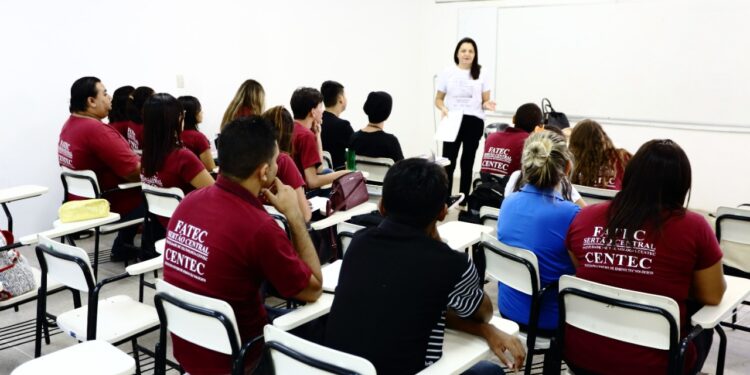 Vestibular: Instituto Centec oferta 270 vagas para cursos superiores no Cariri e Sertão Central