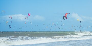 Winds For Future encerra edição com recorde global de 884 kitesurfistas no mar   ao mesmo tempo 