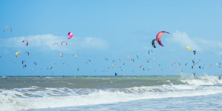 Winds For Future encerra edição com recorde global de 884 kitesurfistas no mar   ao mesmo tempo 