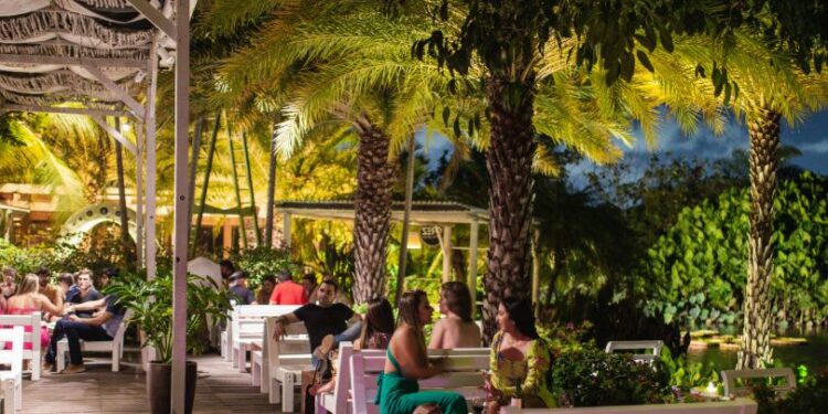 Com cerveja e gastronomia, Colosso Fortaleza realiza Beer Garden