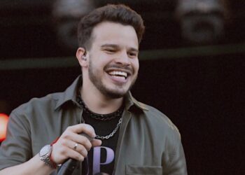 Matheus Fernandes se apresenta neste sábado (29) em Fortaleza com o projeto ‘MF na Praia’