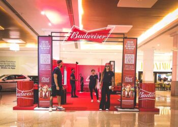 Budweiser traz Arena Bud para praça de alimentação do RioMar Fortaleza