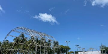 Com estrutura inédita de três palcos, montagem do Ceará Music: O Lançamento começa no Marina Park Hotel