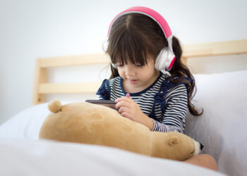 Instituto MRV lança podcast com o apoio de voluntários para narrar histórias ao público infantil