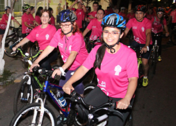 Unimed Ceará realiza passeio ciclístico beneficente em alusão ao Outubro Rosa