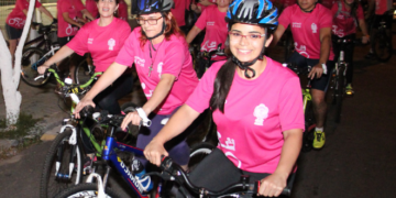 Unimed Ceará realiza passeio ciclístico beneficente em alusão ao Outubro Rosa