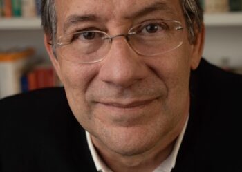 Livro “Como Girei a Roda”, do jornalista Ricardo Lessa, será lançado em Fortaleza neste sábado