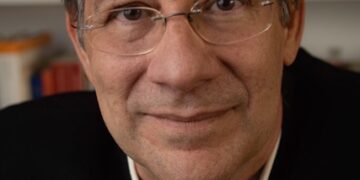 Livro “Como Girei a Roda”, do jornalista Ricardo Lessa, será lançado em Fortaleza neste sábado
