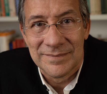 Livro “Como Girei a Roda”, do jornalista Ricardo Lessa, será lançado em Fortaleza neste sábado